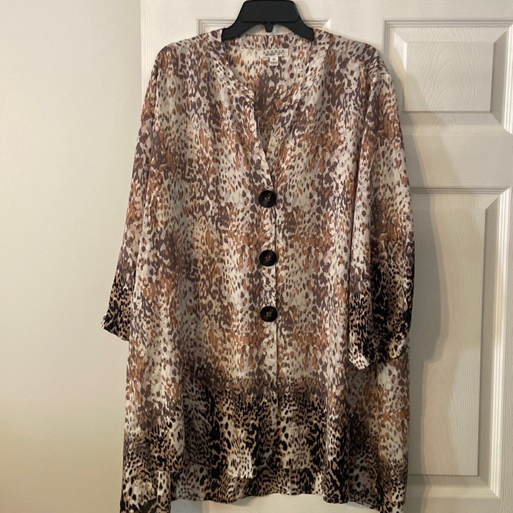 Studio Women JPR Women Shirt size 3X beautiful long 33” and bust 56”